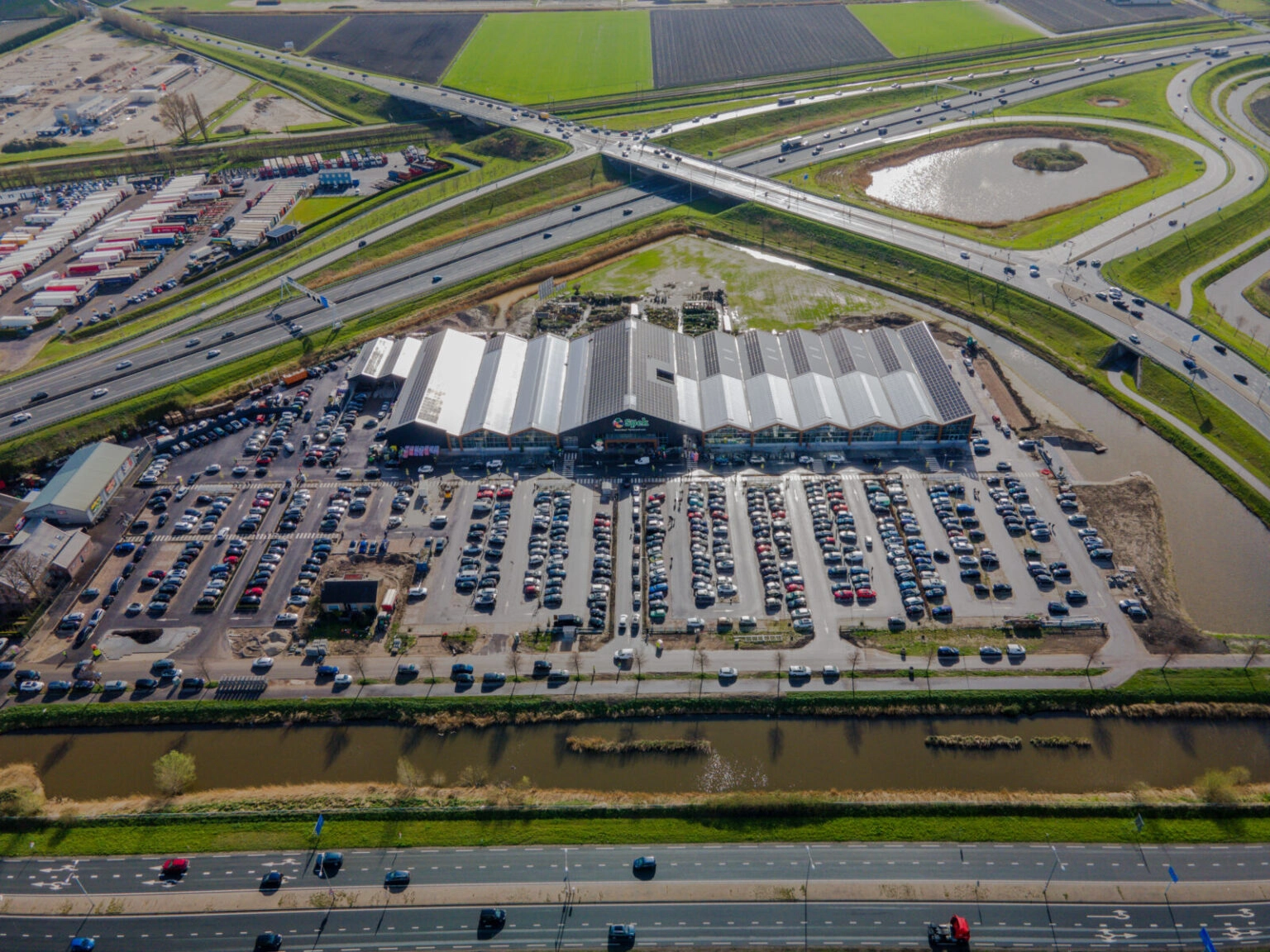 Parkeerterrein Spekvers en Voordeel Tuincentrum