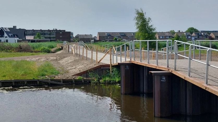 Tijdelijk fietspad te Roelofarendsveen
